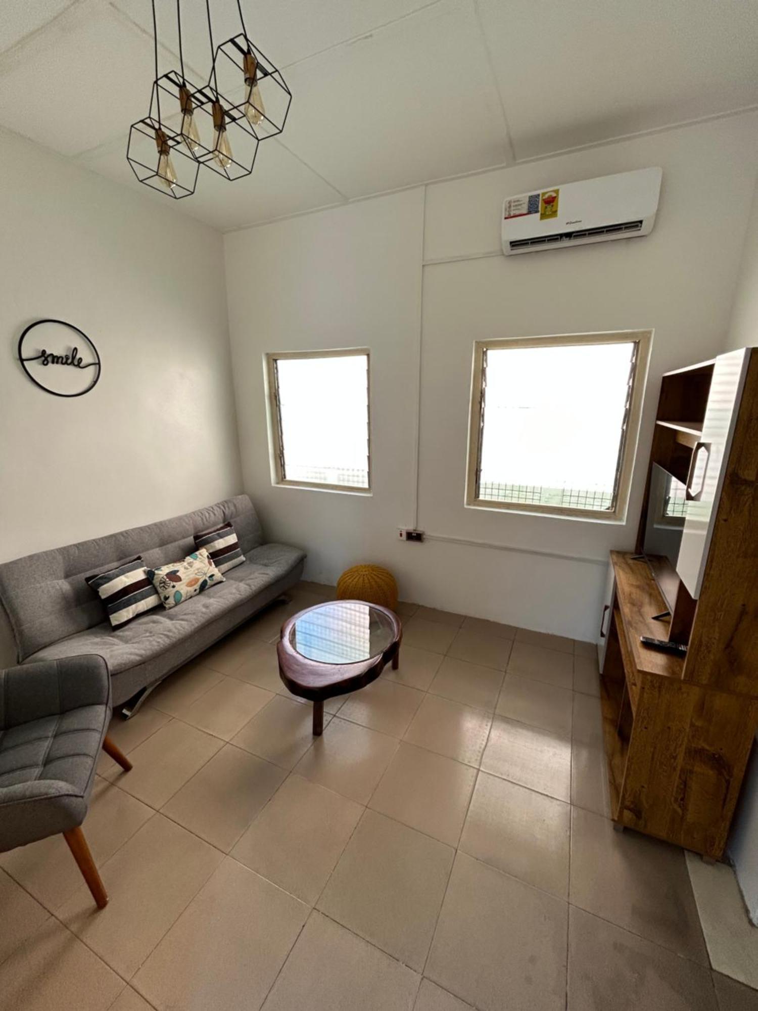 Big & Confortable House In Oxford Street Barnor Apartment Accra Exterior foto